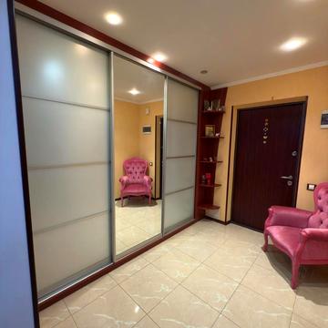 Дарницький бульв., 8