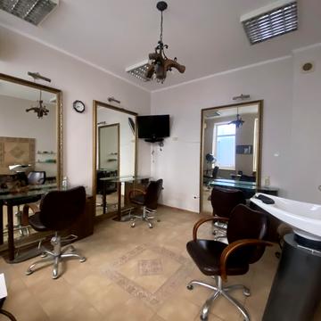 Театральна пл., 3