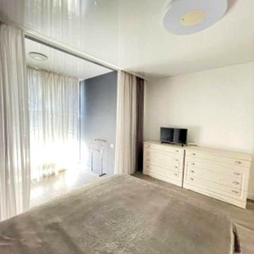 Небесної Сотні просп. (Маршала Жукова), 111