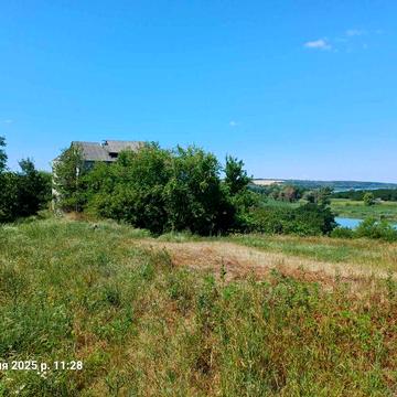 Екологічна заміська нерухомість з краєвидом.