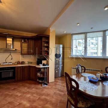 Миколи Бажана просп., 1-М