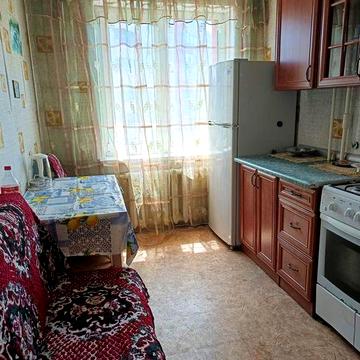 Сдам 2х ком  квартиру на длительный  срок.Покровский район,парус 1