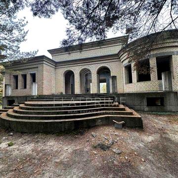 Продаж будинку в Конча-Заспе 1300м2 розташованого на ділянці 80соток