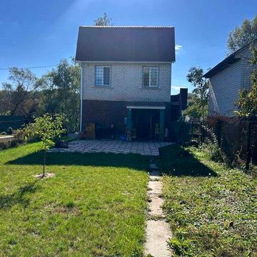 Сучасний гарний садовий будинок біля озера YV