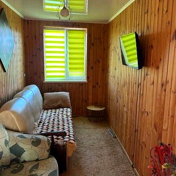 Сучасний гарний садовий будинок біля озера YV