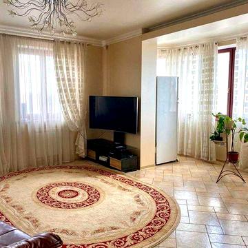 Продаж 4-кімнатної квартири з ремонтом, вул. Анни Ахматової, 13