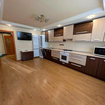 Квартира двокімнатна 89м2 кухня 18м2 панорамний вид