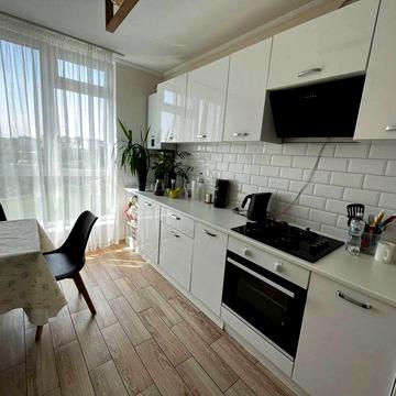 Продаж 2-кімнатної квартири вул. Білогірська