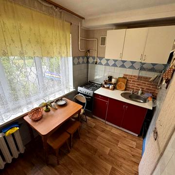 Мілютенка вул., 12