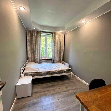 Печерськ метро 3 хв Квартира Продаж дві кімнати Держ Програми!