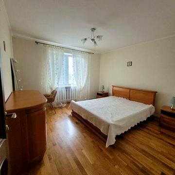 Оренда сучасної  3- х кімнатної,двоярусної квартири.