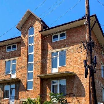 272м² частина будинку, будинок, квартира + гараж- на Роші