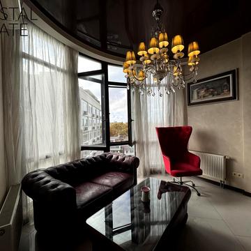 Двоповерхова квартира у Приморському районі