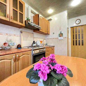 Продається доглянута 3-х кімн кв-ра, з Агв, Попова