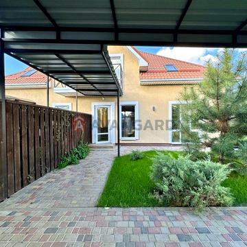 Продам современный 2-х эт. дом-дуплекс 105 м2 в Новоалександровке
