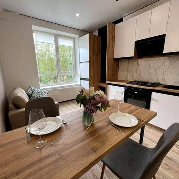 Євро 2к квартира з новим ремонтом біля набережної!