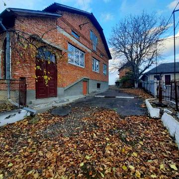 Великий цегляний будинок з гаражем та хлівом для хорошого Господаря!!!