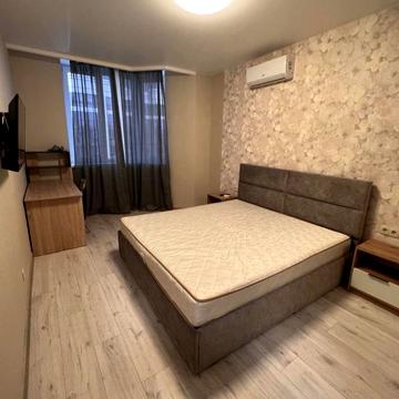 Академіка Амосова вул., 67