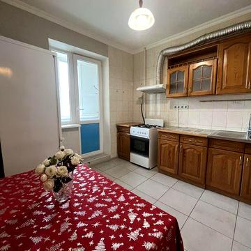 Продам велику 1 км квартиру на Виноградарі, пр. Свободи , Ретровіль,