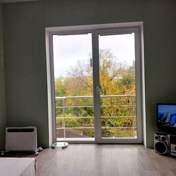 Смарт квартира 26,1 м² с ремонтом и маленьким балконом.