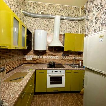 Продаётся 2-комнатная сталинка в историческом центре