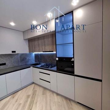 Героїв Небесної Сотні просп., 14/4