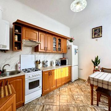 Продаж 2 кімнатної квартири з готовим ремонтом| вул. Щекавицька