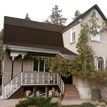 Обжитый добротный кирпичный дом