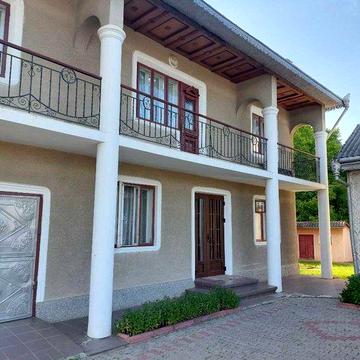 Продам ДВА будинки та зем. діл. 0,10 га, вул. Хотинська