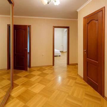 Лабораторна вул., 14