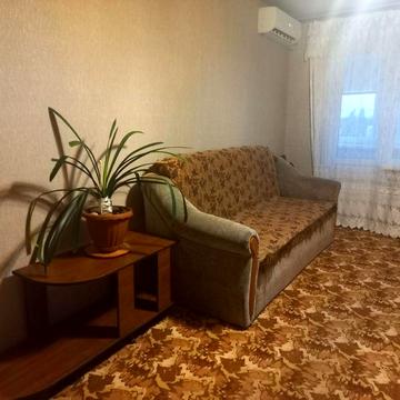 Сдам 2х кімнатну квартиру на Митниці на довгий термін.