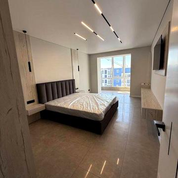 Продаю 1,5-кімнатну квартиру, повністю укомплектовану в центрі.