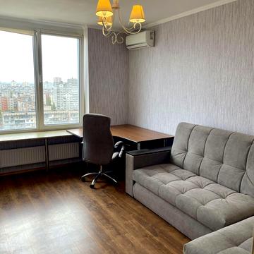 Богатирська вул., 6