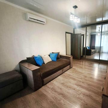 Академіка Сахарова вул., 40