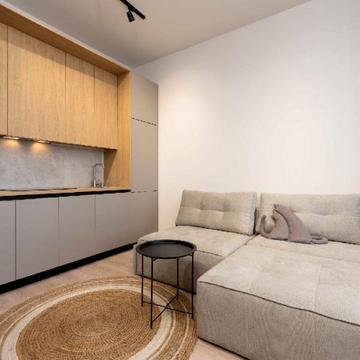 Деміївська вул., 13