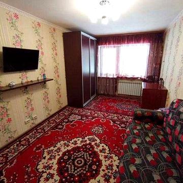 Продам 2-х кімнатну квартиру, метро 10 хвилин.