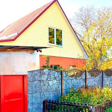Продам добротний будинок в Дергачах р-н залізничного переїзду.