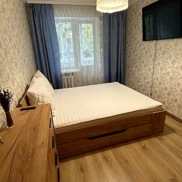 Феодосійська вул., 6