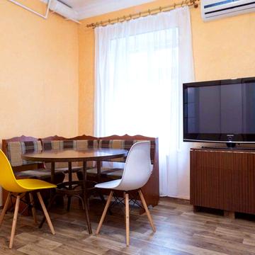 Небольшой трехкомнатний дом в Аркадии на 1-2-3 месяца.