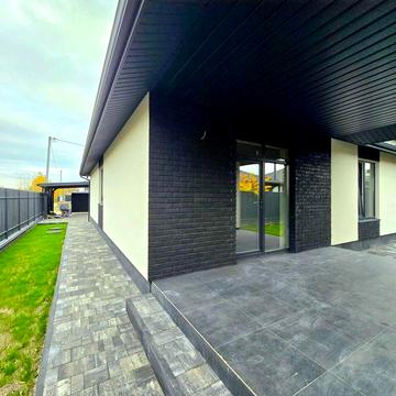 Одноповерховий будинок під ремонт, з автонавісом, терасою