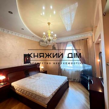 Дмитрівська вул., 69