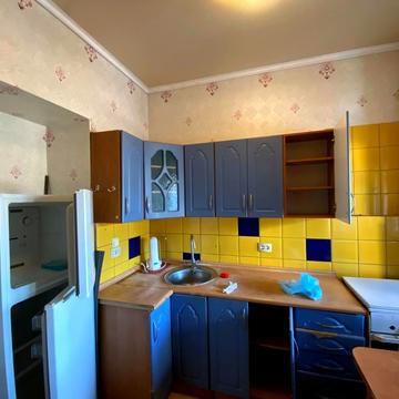 Богдана Хмельницького вул., 10