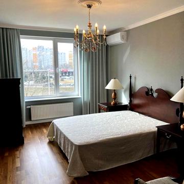 Академіка Заболотного вул., 1-А