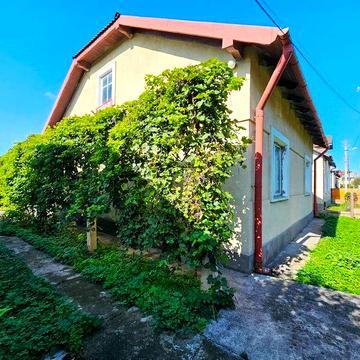 Продається добротний цегляний будинок з гаражем в м.Стрий...