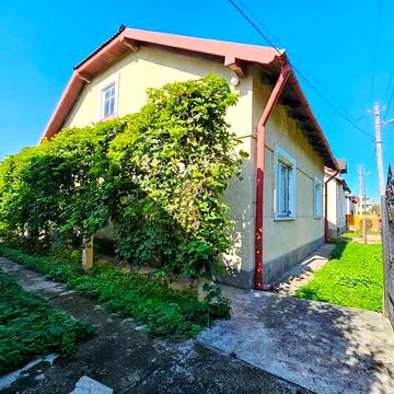 Продається добротний цегляний будинок з гаражем в м.Стрий...