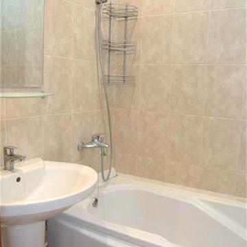 Лариси Руденко вул., 10-В