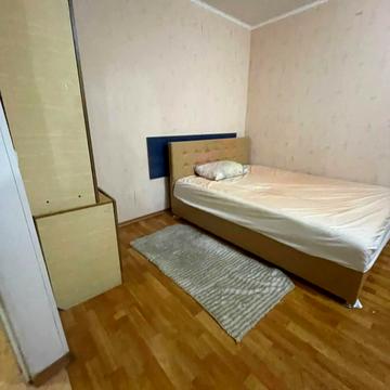 Академіка Стражеска вул., 1