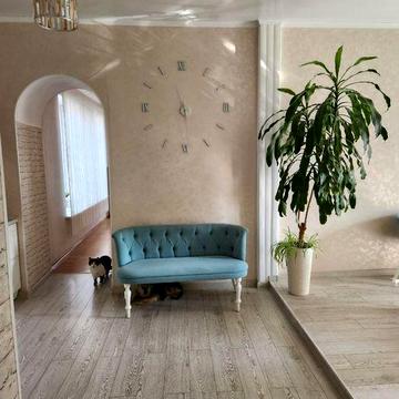 Гарний торг !Терміновий  продаж багато габаритної квартири двох рівнев