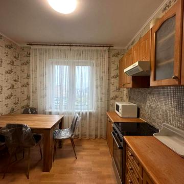 Тетяни Яблонської вул., 6