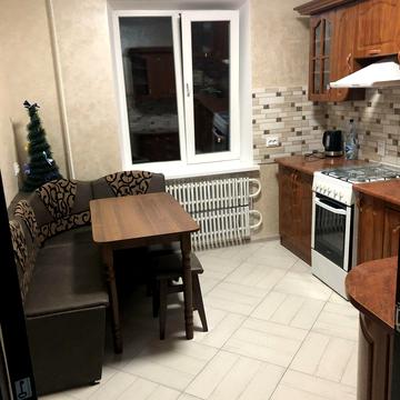 Володимира Лучаковського вул., 8